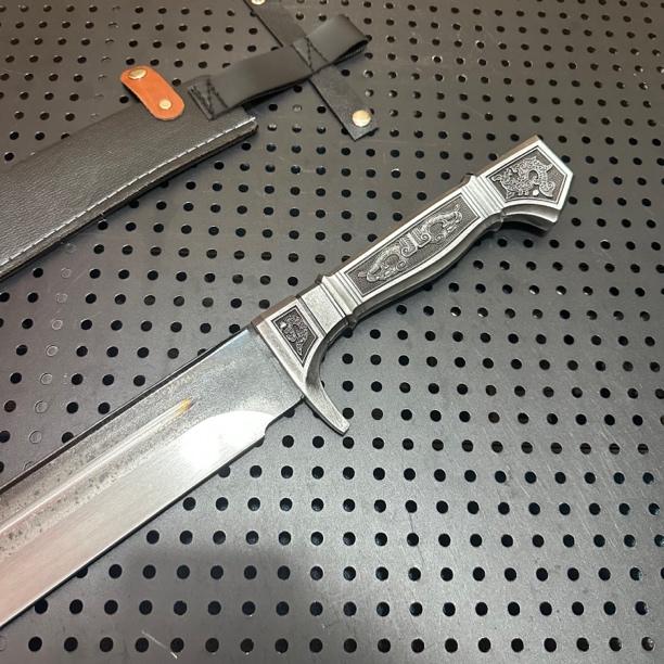 Croc Fang Bowie