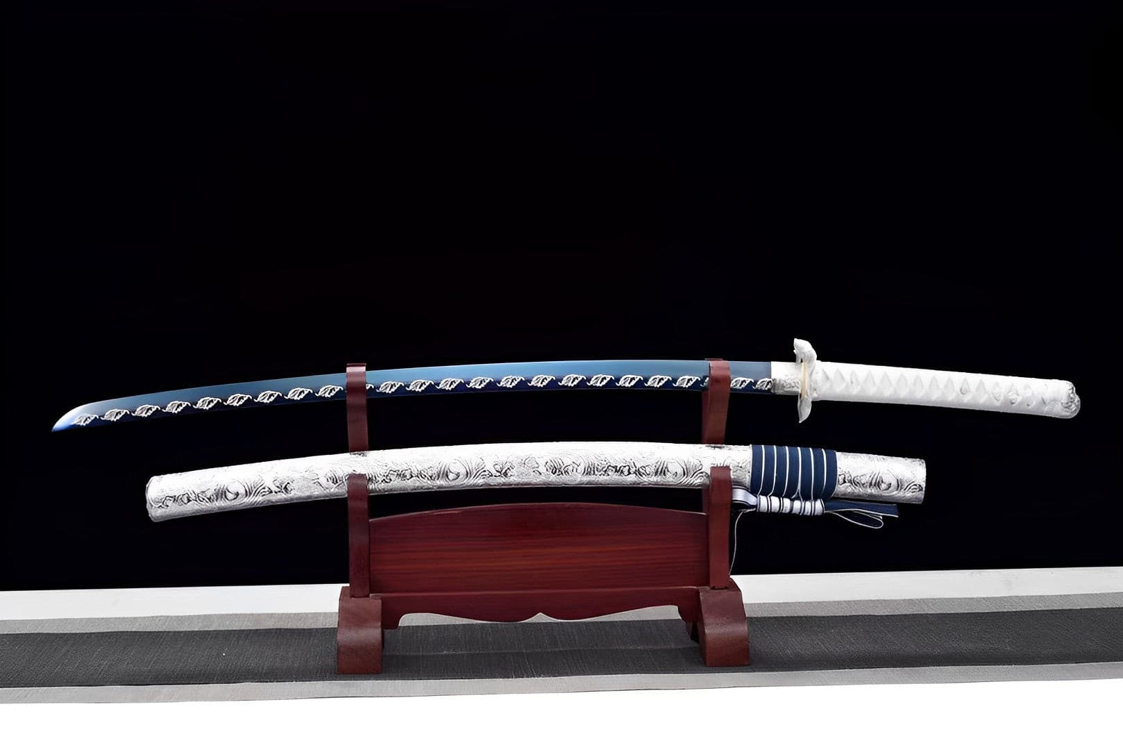 boxkatana Hand Forged Japanese Samurai Katana Fall Moon Sword 9260 SPpring Steel Roasted blue engraving on the blade